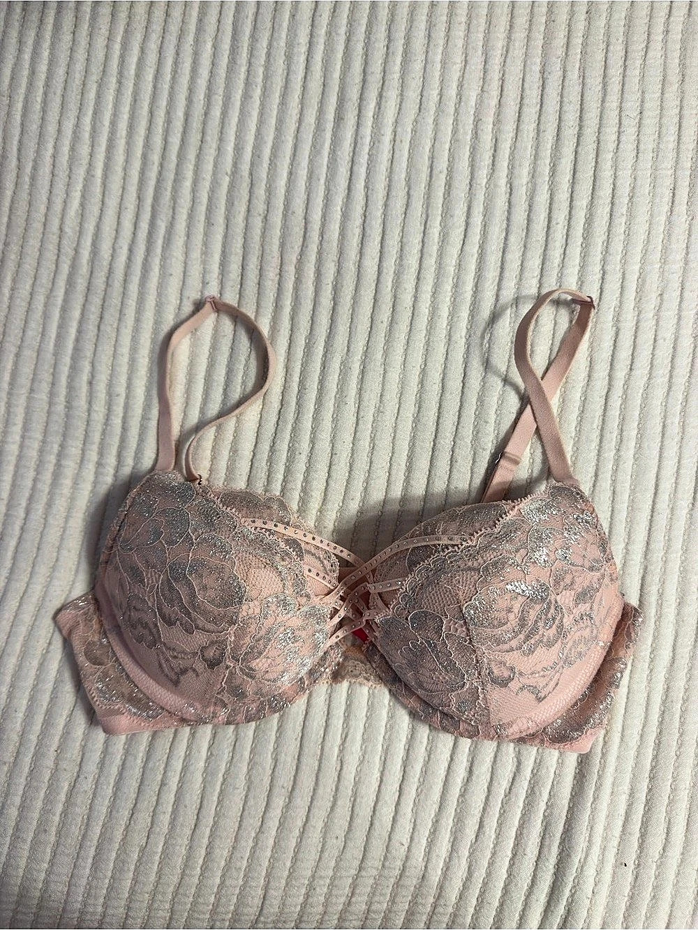 La Seza Lace Floral Underwire Bra in Pink Size 32C